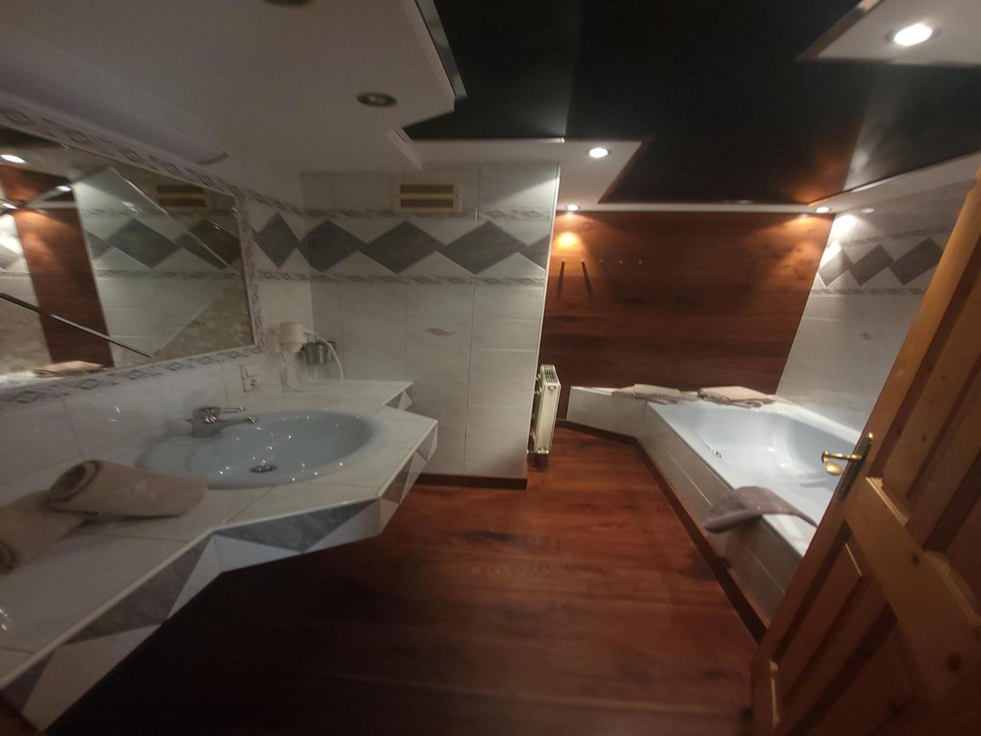 Apartment In Neukirchen With A Balcony Neukirchen am Großvenediger 외부 사진